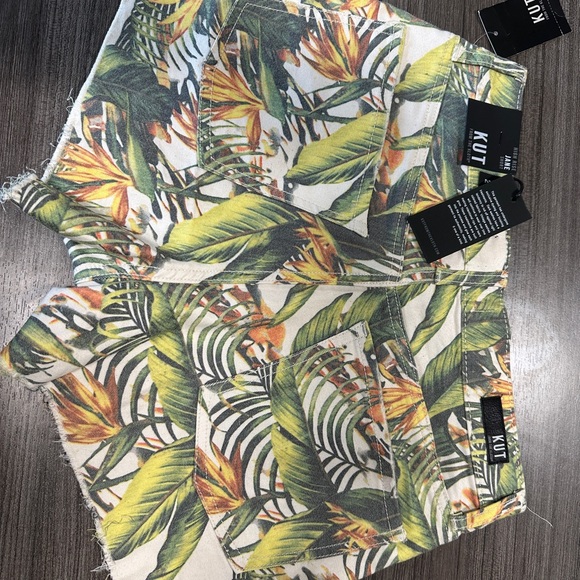 Kut from the Kloth High Rise Jane Shorts - Picture 4 of 4